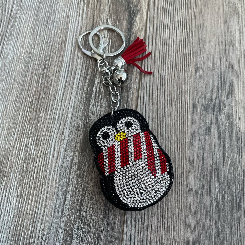 🌴3/$10 - Penguin key chain